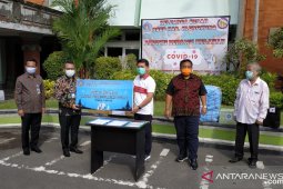 Badan Musyawarah Perbankan Bali serahkan bantuan APD ke RSUD Klungkung
