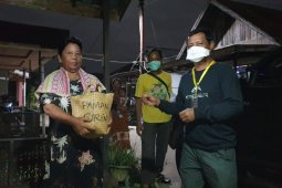 Paman Birin bagikan sembako warga terdampak COVID-19