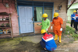 Pertamina semprot disinfektan fasum-permukiman warga