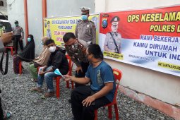 Kapolres Langkat berikan bantuan warga kurang mampu