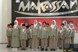 Siswa SD sisihkan uang jajan untuk sumbang APD