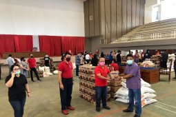 Pemkab Minahasa bagikan bantuan sosial kepada penyandang disabilitas