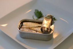 Syarat santap makanan kalengan saat COVID-19