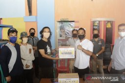 Bawaslu Bangka Barat salurkan bantuan ke posko relawan COVID-19