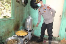 Polres Sibolga dirikan dapur umum dan salurkan makanan