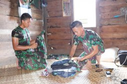 Prajurit TMMD rapikan tempat istirahat sebelum ditinggalkan