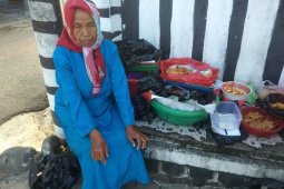 Tanpa kenal lelah berjualan keliling atasi kemiskinan