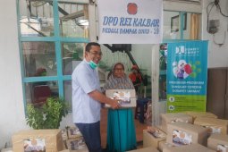 REI Kalbar bagikan 450 paket sembako ke warga terkena dampak COVID-19