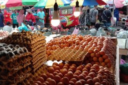 Harga telur ayam ras di pasar tradisional Ambon bervariasi