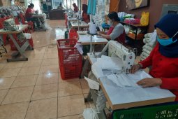 Surabaya MSMEs  produce thousands of masks, protective clothing  day