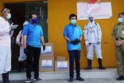 Tim EBY Foundation salurkan bantuan APD bagi tenaga medis