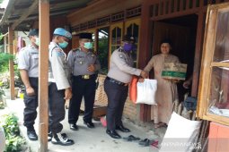 Polsek Panyabungan salurkan bantuan sembako