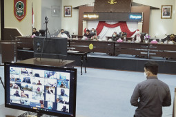 Puluhan anggota DPRD Banjarmasin ikuti rapat paripurna LKPj lewat daring