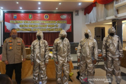 Puluhan personel Polda Kalsel ikuti pelatihan penanganan jenazah COVID-19