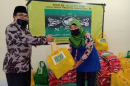 Keluarga Besar NU UIN-STS Jambi bagikan sembako bagi warga sekitar
