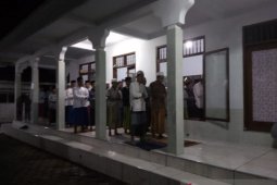 Jamaah Ponpes Mahfilud Dluror di Jember mulai Shalat Tarawih