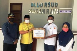 Partai Golkar Aceh serahkan APD untuk paramedis di RSUD Nagan Raya