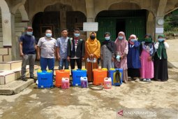 Cegah COVID-19, IM3 gandeng SMGP lakukan penyemprotan