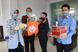 Perajin apresiasi bantuan paket sembako dari Dekranasda Kota Pontianak