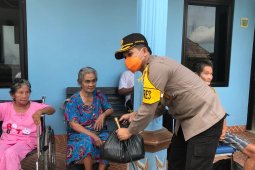 Polres Bangka bagikan 500 paket sembako