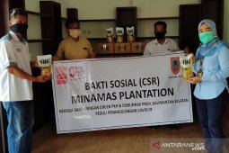 Minamas Plantation menyerahkan 1.000 liter "Alif" kepada masyarakat