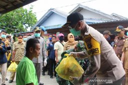 Santuni warga pesisir terdampak COVID-19