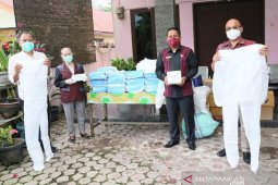 Dukung gugus tugas penanganan COVID-19, keluarga Ompu Halasan Nababan sumbang APD
