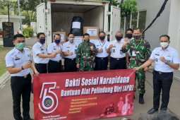 Warga binaan serahkan produksi APD ke medis