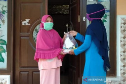 Perempuan Sidomulyo Jual Kebutuhan Pokok Secara Online
