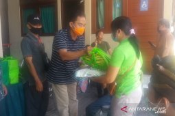 Denpasar distribusikan 639 paket sembako ke warga terdampak COVID-19