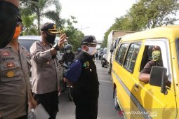 Wali Kota tinjau Posko PSBB di hari pertama