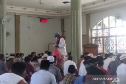 Warga Muslim Wondama masih laksanakan shalat Jumat dan Tarawih