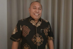 Piterson Rangkoratat Demosi dari jabatan Sekda Kepulauan Tanimbar