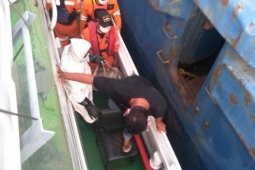 KMP Mutiara Sentosa III  mati mesin di laut, dijemput kapal Basarnas