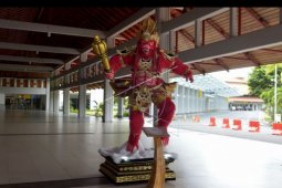 Bandara Ngurah Rai lengang