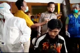 Sosialisasi PSBB, polisi Gresik sisir warkop gelar rapid test dadakan