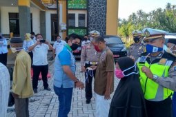 Bank Kalsel Kandangan bagikan sembako gratis