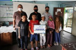 UPZ BANK Kalsel santuni 14 siswa madrasah