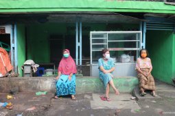 Gubernur Khofifah: Warga sebaiknya tinggal di rumah selama PSBB