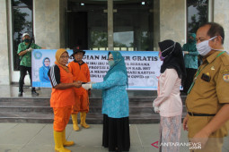 PKK HST bagikan masker gratis bagi masyarakat