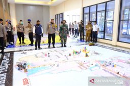 Polda Jatim gelar "tactical floor game" jelang PSBB Surabaya Raya