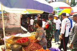 Dandim Buleleng sesalkan warga tak bermasker di Pasar Banyuasri