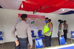 Puluhan penumpang jalani pemeriksaan COVID-19 di perbatasan Aceh
