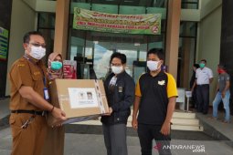 Cegah COVID-19, anggota DPRD Kalsel menyumbang 1.000 masker