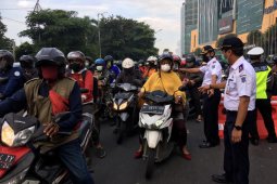 Polda Jatim evaluasi PSBB hari pertama di Surabaya, Gresik, dan Sidoarjo