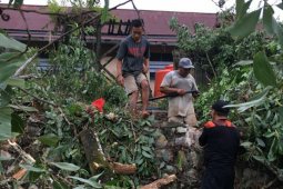 PAM Tirta Senentang Sintang pasok air bersih ke Gedung Karantina COVID-19