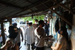 Polda Babel bagikan 200 paket sembako di Bangka Tengah