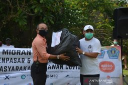 Pekerja migran bantu APD ke Tim Percepatan Penanganan COVID-19