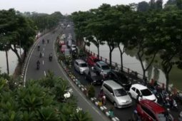 Hari pertama PSBB, terjadi kemacetan di perbatasan Surabaya-Sidoarjo