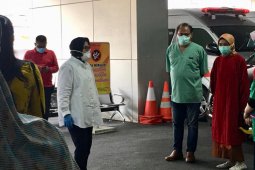 Wali Kota Risma semangati para dokter di RSUD Soewandhie Surabaya